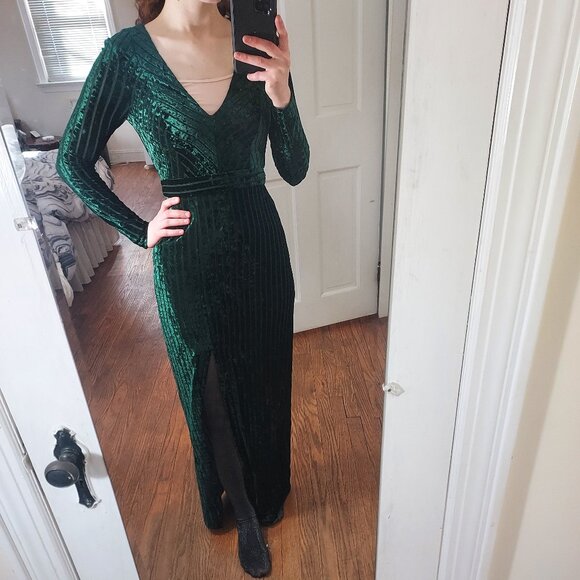 Badgley Mischka Forest Emerald Green Velvet Long Sleeve Gown Dress